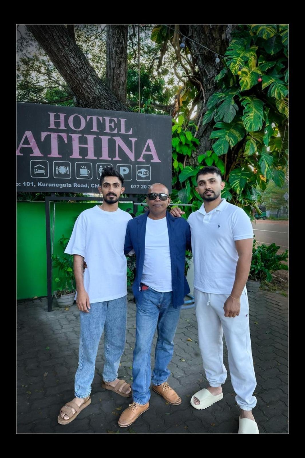 Hotel Athina & Restaurant チラウ エクステリア 写真