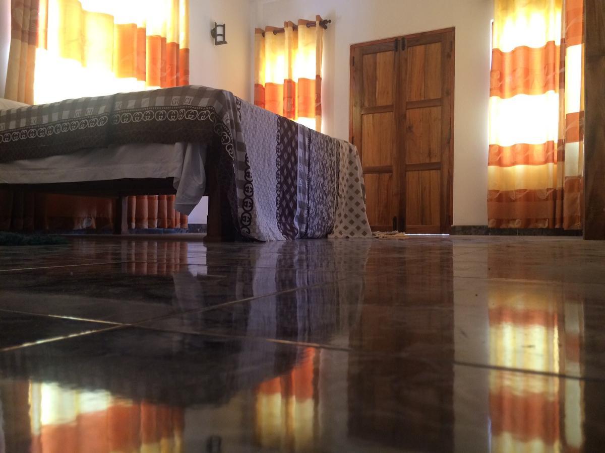 Hotel Athina & Restaurant チラウ エクステリア 写真