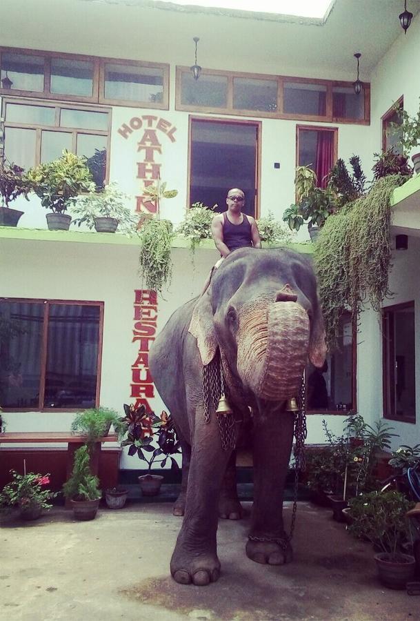 Hotel Athina & Restaurant チラウ エクステリア 写真