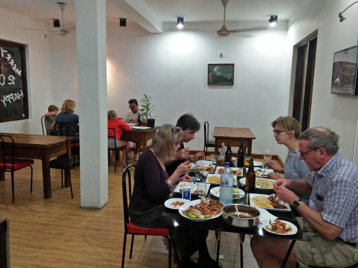 Hotel Athina & Restaurant チラウ エクステリア 写真